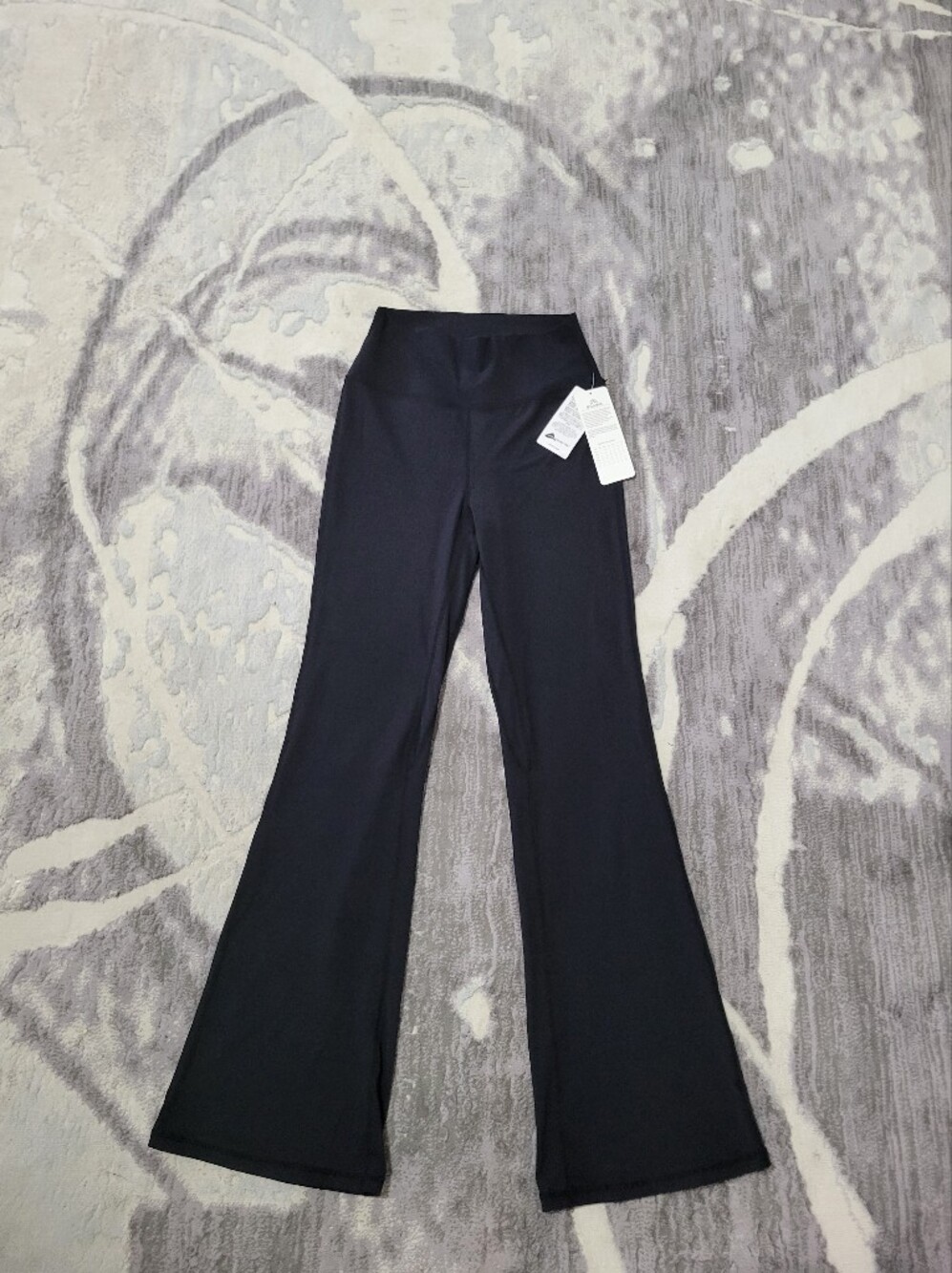 Womenโs Black Stretch Wide-Leg Pants